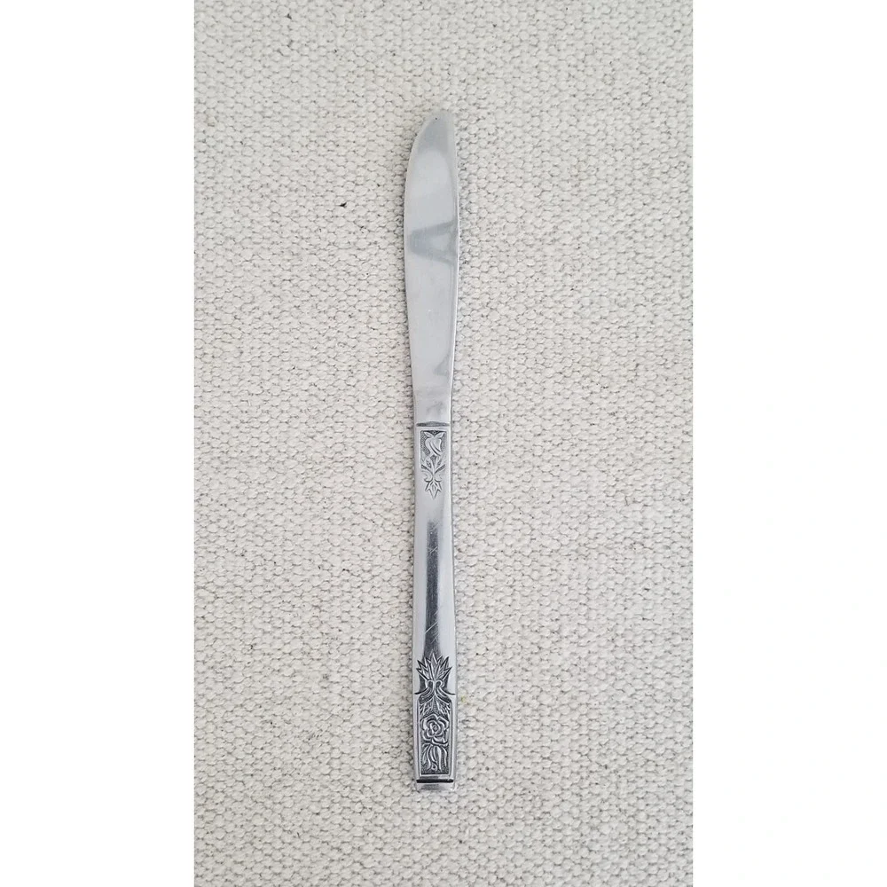 1 (one) Imperial Dinner Knife YOUNG‎ ROSE by IMPERIAL INTL 8 3/8